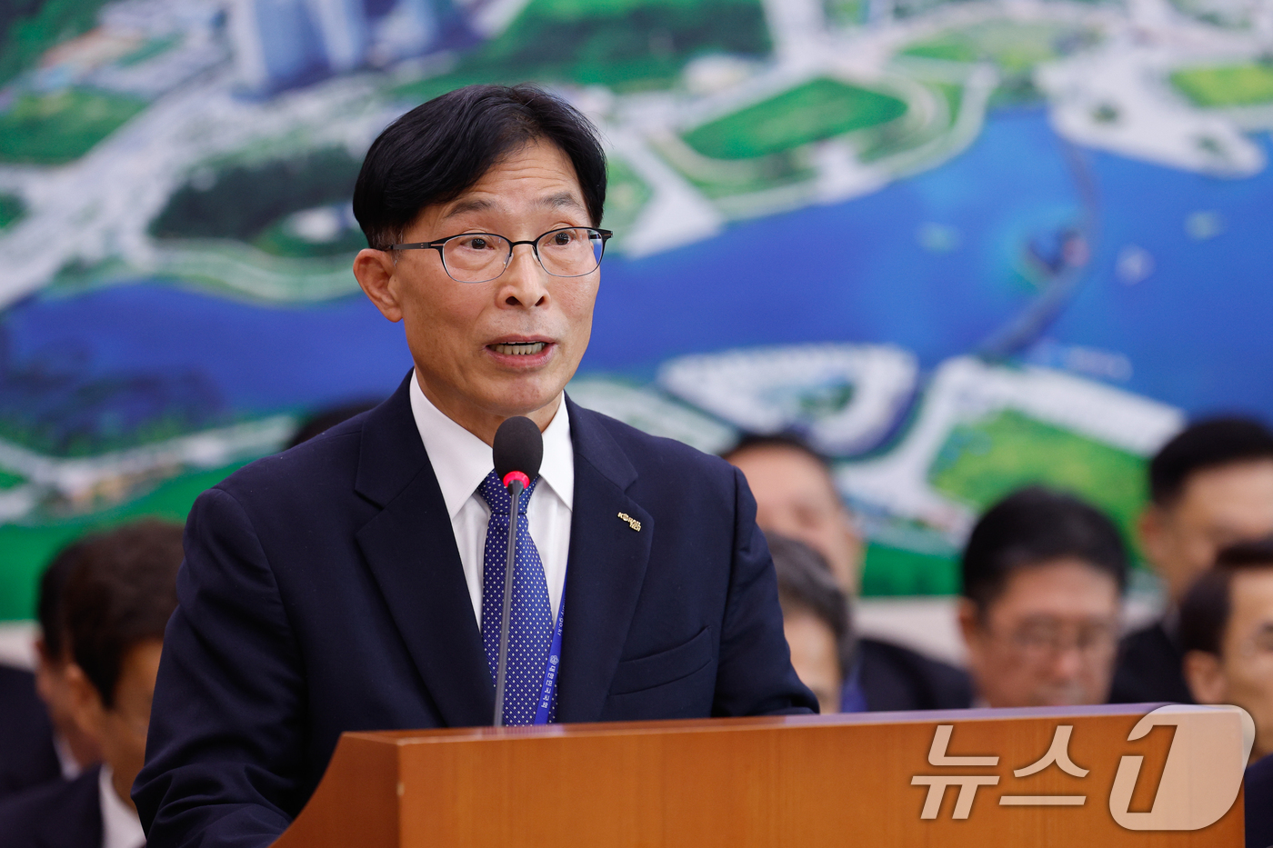 (서울=뉴스1) 안은나 기자 = 류영수 코레일테크 대표이사가 18일 서울 여의도 국회에서 열린 국토교통위원회 제422회국회(임시회) 제1차 전체회의에서 인사말을 하고 있다. 202 …