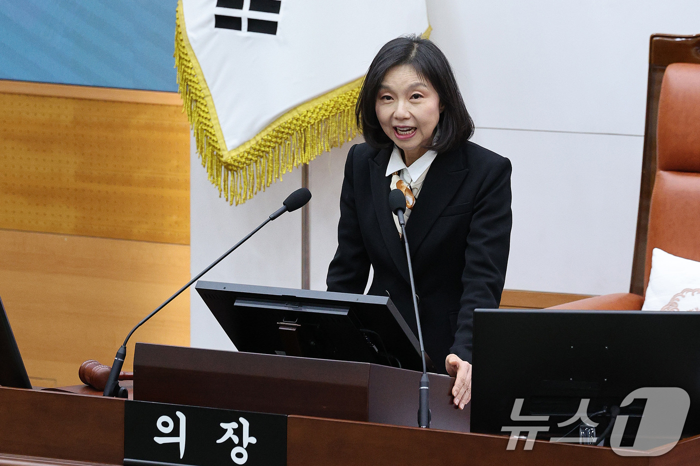 (서울=뉴스1) 신웅수 기자 = 최호정 서울시의회 의장이 18일 오후 서울 중구 서울시의회에서 열린 제328회 임시회 제1차 본회의에서 발언하고 있다.  2025.2.18/뉴스1