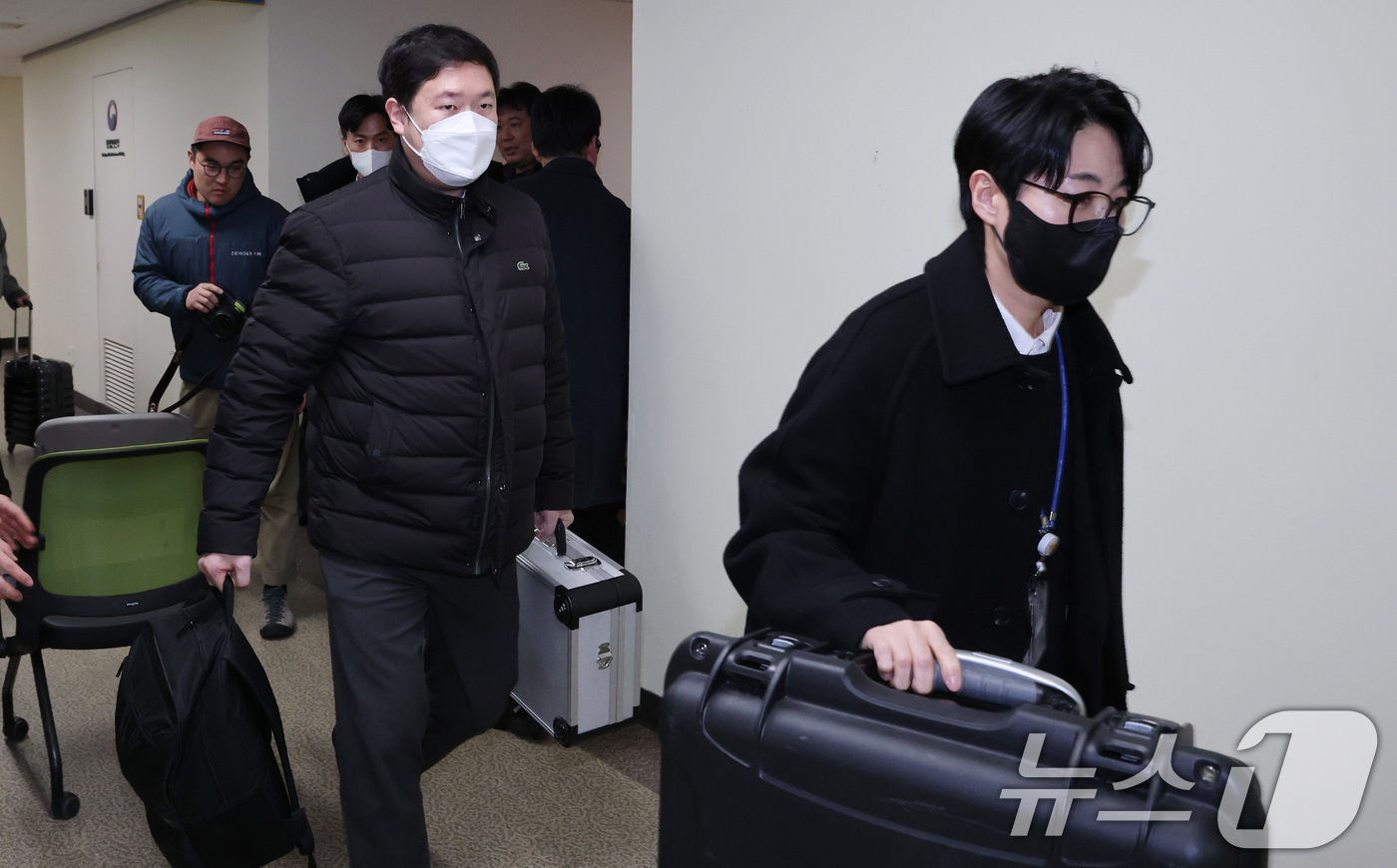 (서울=뉴스1) 임세영 기자 = 경찰이 언론사 단전·단수 지시 의혹을 받고 있는 이상민 전 행정안전부 장관 집무실과 자택에 대한 압수수색에 들어간 18일 서울 종로구 정부서울청사 …