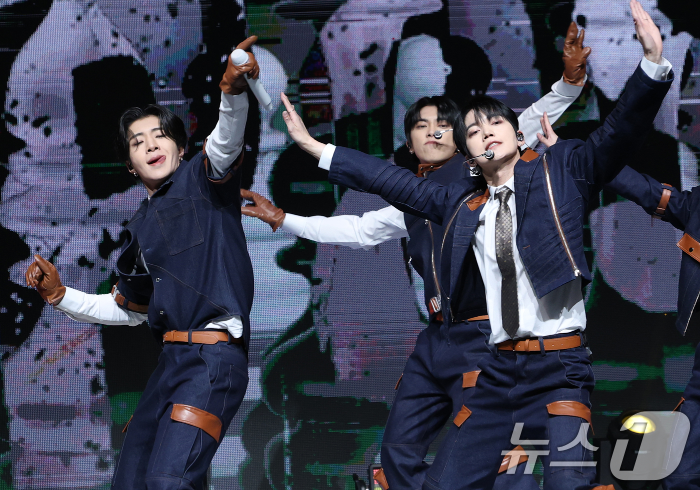 (서울=뉴스1) 권현진 기자 = 그룹 온앤오프(ONF)가 18일 서울 용산구 블루스퀘어에서 가진 정규 2집 Part.1 ‘ONF:MY IDENTITY’ 쇼케이스에서 타이틀곡 ‘Th …
