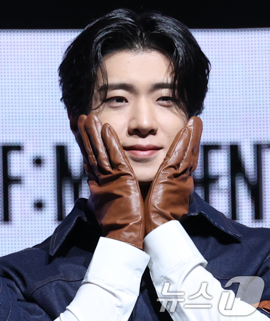 (서울=뉴스1) 권현진 기자 = 그룹 온앤오프(ONF)의 와이엇이 18일 서울 용산구 블루스퀘어에서 가진 정규 2집 Part.1 ‘ONF:MY IDENTITY’ 쇼케이스에서 포즈를 …