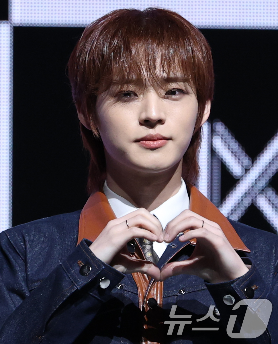 (서울=뉴스1) 권현진 기자 = 그룹 온앤오프(ONF)의 효진이 18일 서울 용산구 블루스퀘어에서 가진 정규 2집 Part.1 ‘ONF:MY IDENTITY’ 쇼케이스에서 포즈를 …