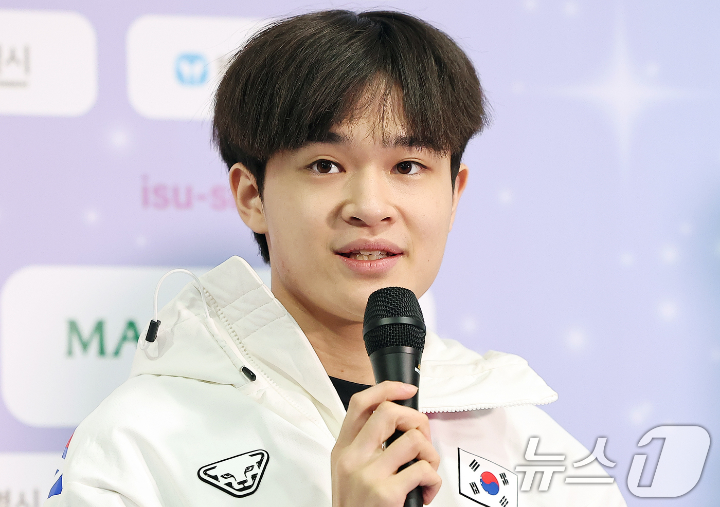 (서울=뉴스1) 김진환 기자 = 피겨 대표팀 김현겸이 18일 오후 서울 양천구 목동 아이스링크 프레스센터에서 열린 2025 ISU 사대륙 피겨스케이팅 선수권대회 한국 선수단 미디어 …