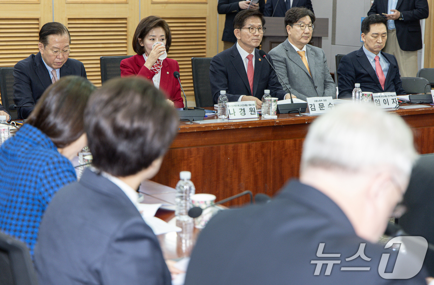 (서울=뉴스1) 이재명 기자 = 김문수 고용노동부 장관이 19일 오전 서울 여의도 국회 의원회관에서 열린 '2030·장년 모두 Win-Win하는 노동개혁' 대토론회에서 기조연설을 …