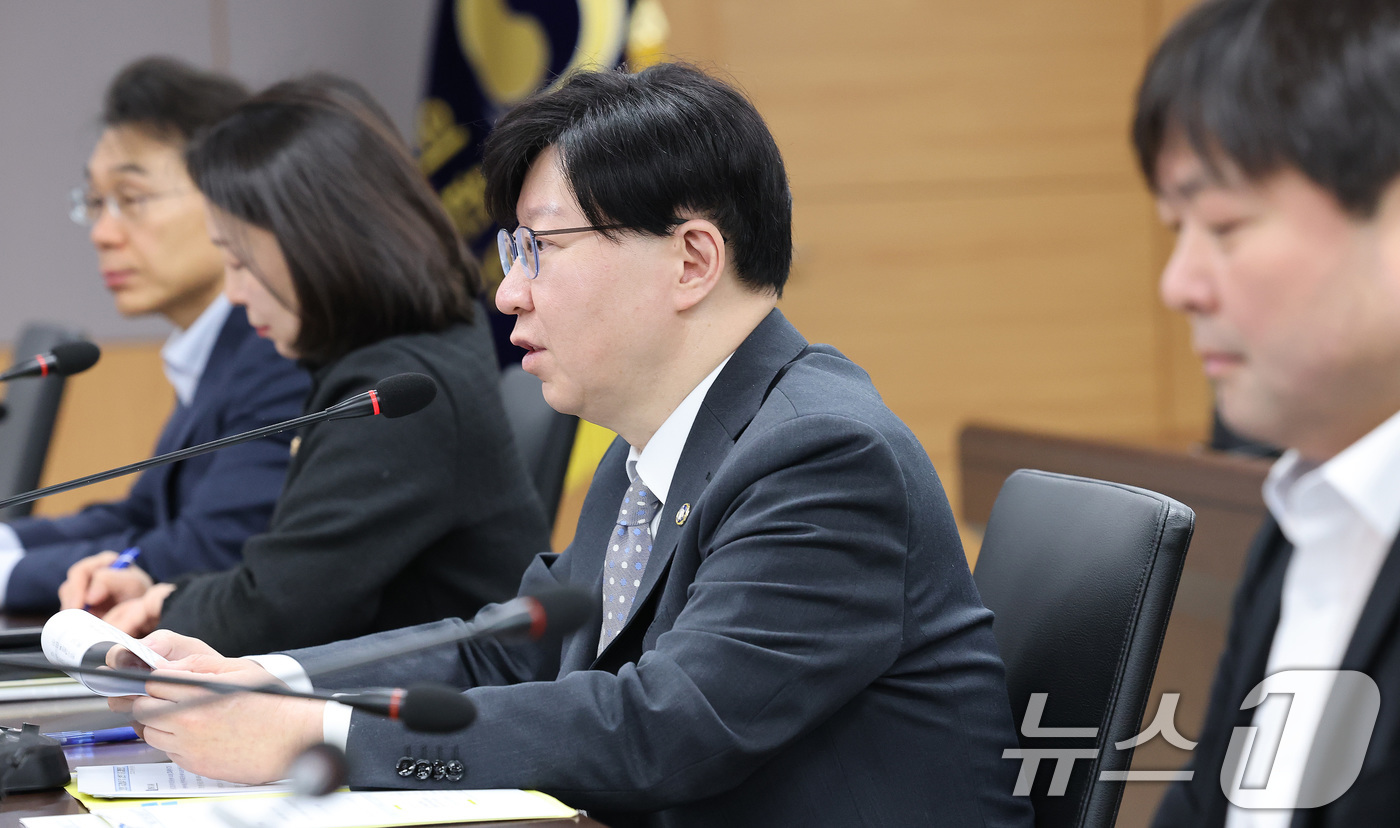 (서울=뉴스1) 임세영 기자 = 김소영 금융위원회 부위원장이 19일 오전 서울 종로구 정부서울청사에서 열린 정책금융 조기집행 간담회에서 모두발언을 하고 있다. 2025.2.19/뉴 …