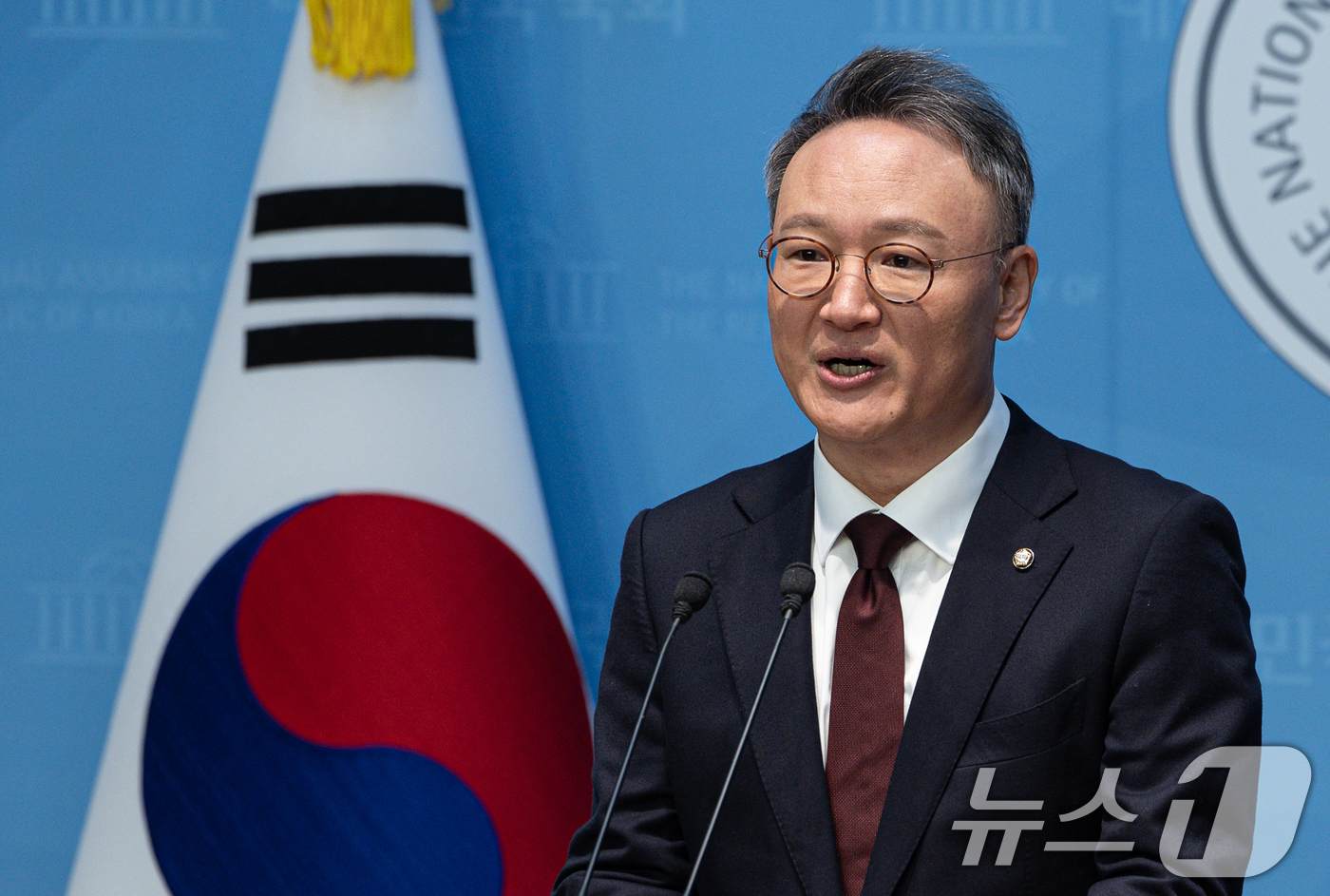 (서울=뉴스1) 이재명 기자 = 안상훈 국민의힘 의원이 19일 오전 서울 여의도 국회 소통관에서 '청년·미래세대를 위한 연금개혁'을 주제로 기자회견을 하고 있다. 2025.2.19 …