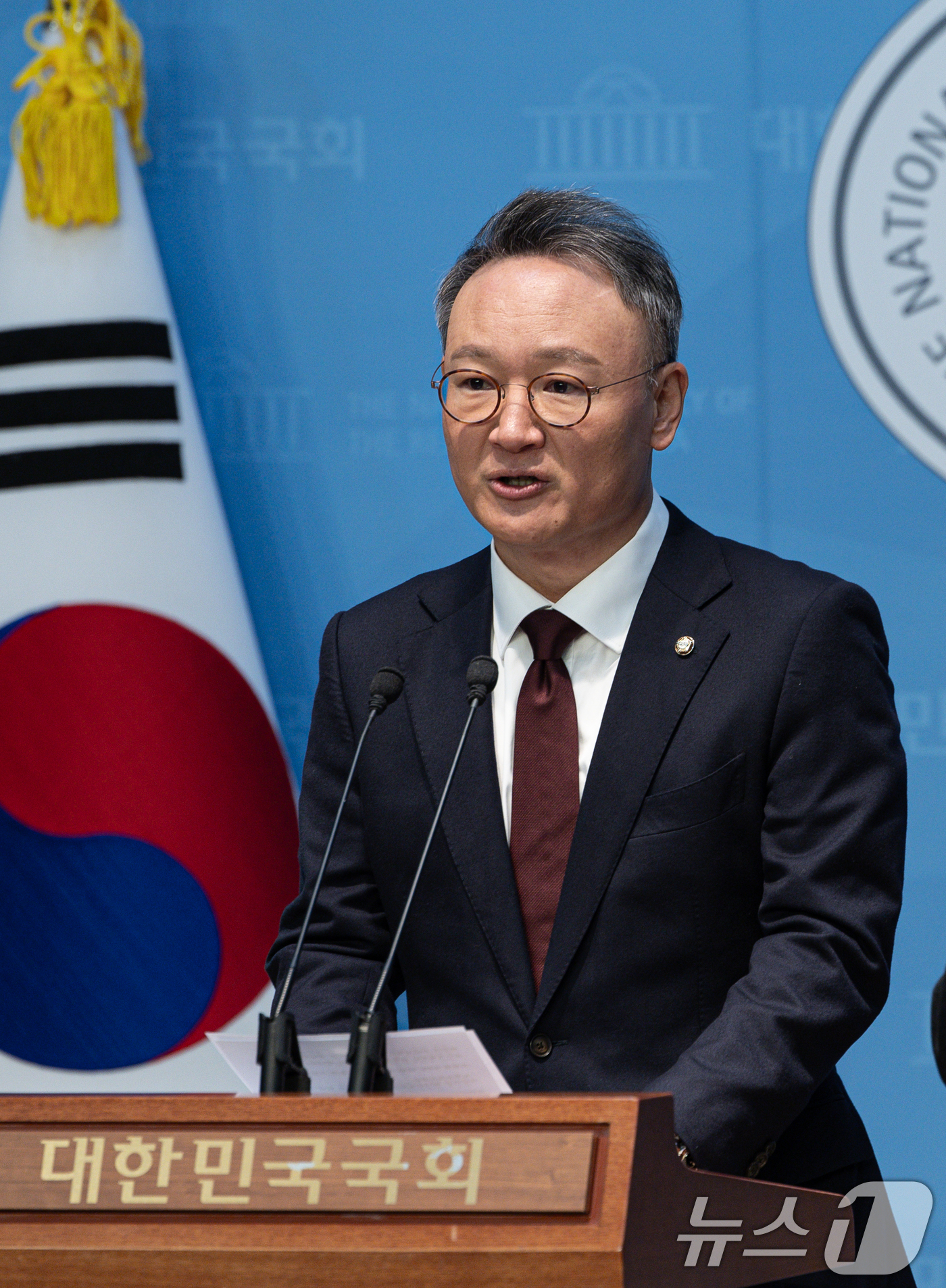 (서울=뉴스1) 이재명 기자 = 안상훈 국민의힘 의원이 19일 오전 서울 여의도 국회 소통관에서 '청년·미래세대를 위한 연금개혁'을 주제로 기자회견을 하고 있다. 2025.2.19 …