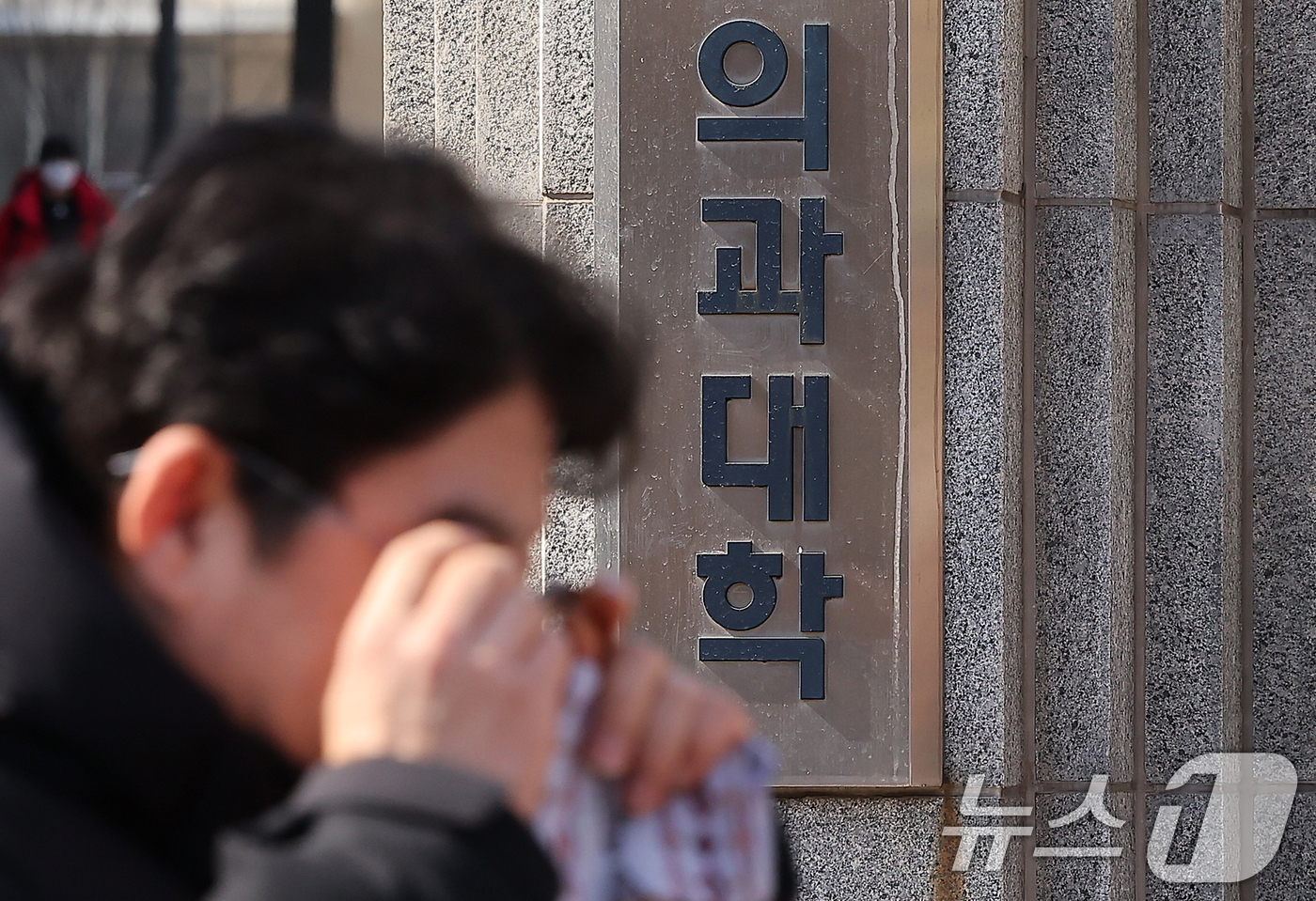 (서울=뉴스1) 김진환 기자 = 정부가 2026학년도 의대 증원 규모를 각 대학이 ‘100% 자율’로 결정하도록 하는 방안을 추진한다.19일 보건복지부는 이날 열리는 국회 보건복지 …