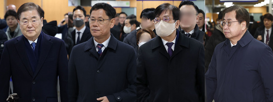 '탈북어민 강제북송' 2심 징역형 집유 정의용·서훈 "즉각 상고"(종합)