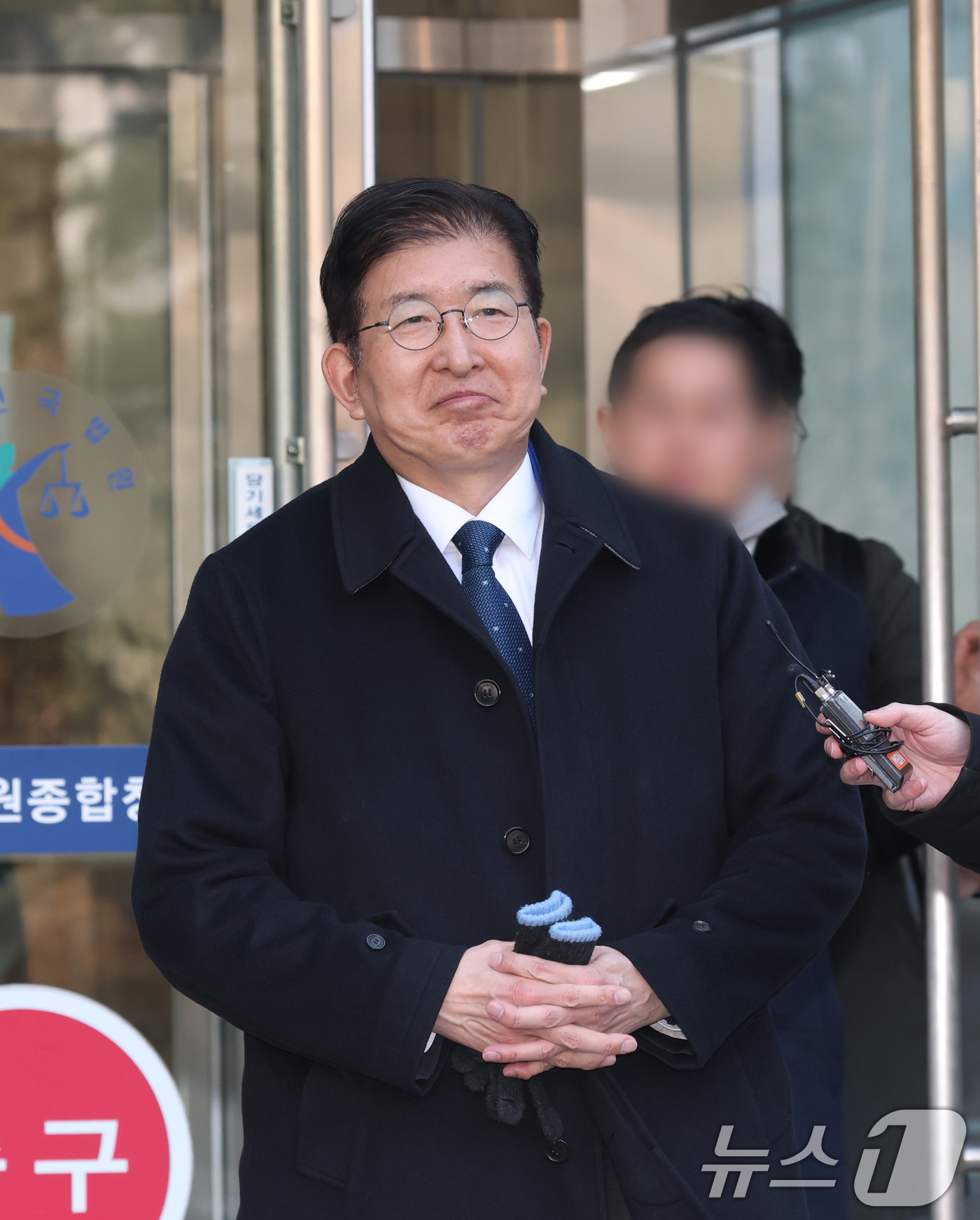 (수원=뉴스1) 김영운 기자 = 제22대 국회의원 선거 당시 '재산 축소 의혹'으로 재판에 넘겨진 이상식 더불어민주당 의원(경기 용인갑)이 19일 오후 경기 수원시 영통구 수원지방 …