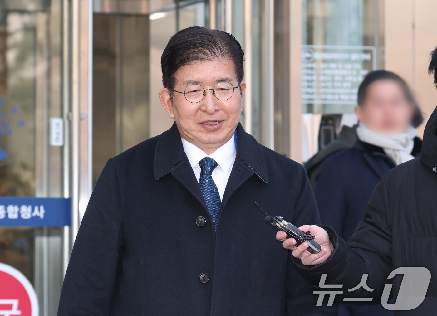 (수원=뉴스1) 김영운 기자 = 제22대 국회의원 선거 당시 '재산 축소 의혹'으로 재판에 넘겨진 이상식 더불어민주당 의원(경기 용인갑)이 19일 오후 경기 수원시 영통구 수원지방 …