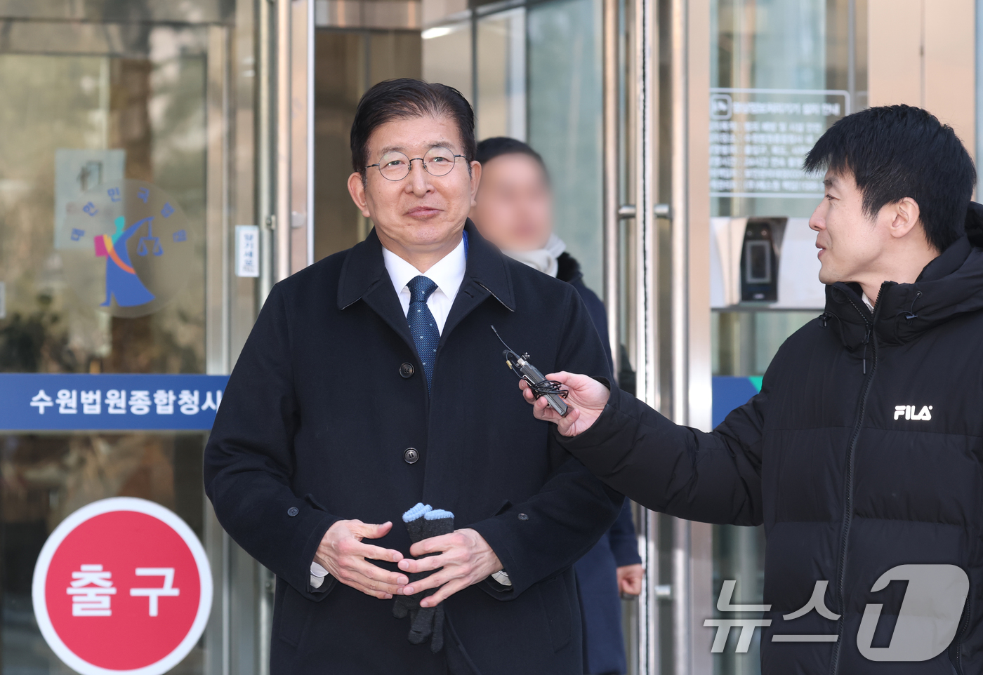 (수원=뉴스1) 김영운 기자 = 제22대 국회의원 선거 당시 '재산 축소 의혹'으로 재판에 넘겨진 이상식 더불어민주당 의원(경기 용인갑)이 19일 오후 경기 수원시 영통구 수원지방 …
