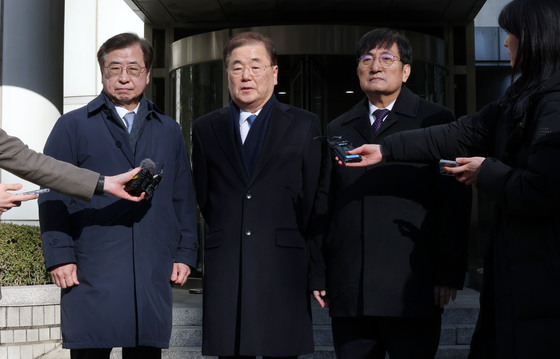 [속보] '탈북어민 강제 북송' 정의용·서훈 2심, 징역 1년 6개월·집유 3년
