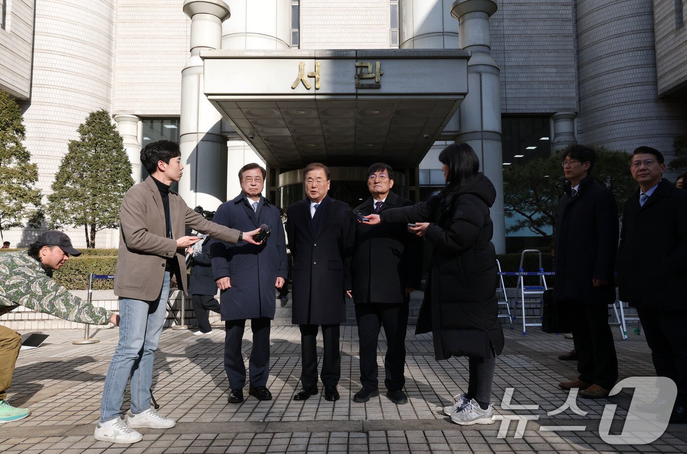 본문 이미지 - 서훈 전 국가정보원장&#40;왼쪽부터&#41;, 정의용 전 국가안보실장, 노영민 전 대통령비서실장. 2025.2.19/뉴스1 ⓒ News1 박세연 기자
