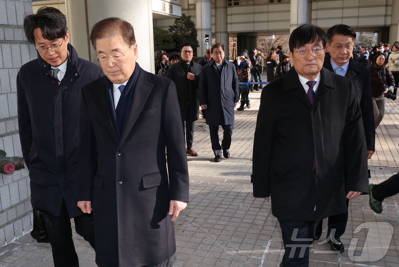 (서울=뉴스1) 박세연 기자 = 정의용 전 국가안보실장, 서훈 전 국가정보원장, 노영민 전 대통령비서실장이 19일 서울 서초구 서울중앙지방법원에서 열린 '강제북송' 관련 국가정보원 …