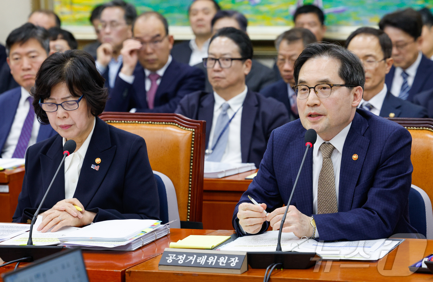 (서울=뉴스1) 안은나 기자 = 한기정 공정거래위원장이 19일 서울 여의도 국회에서 열린 정무위원회 제422회국회(임시회) 제2차 전체회의에 출석해 윤한홍 위원장 질문에 답하고 있 …