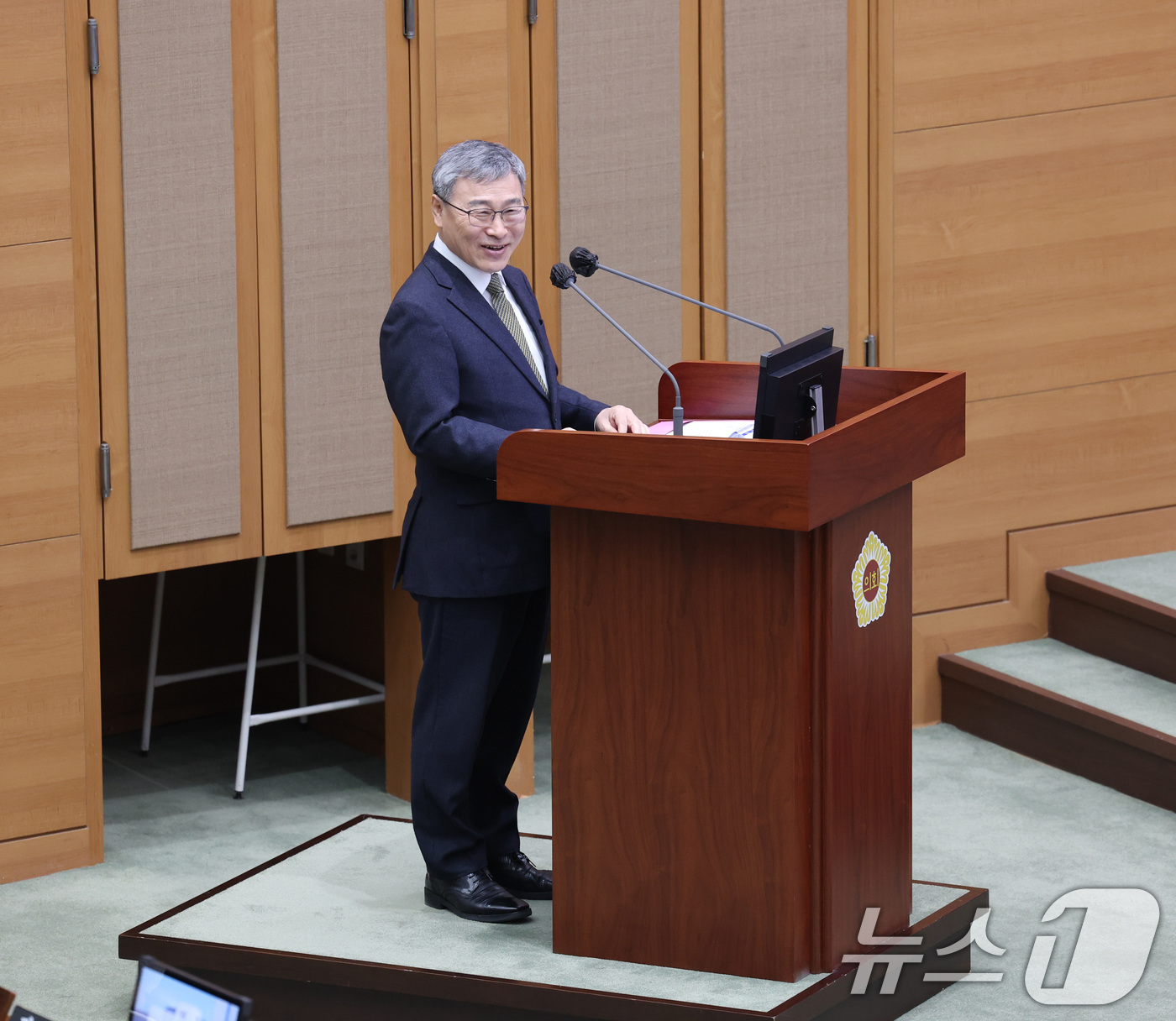 (서울=뉴스1) = 정근식 서울시교육감이 19일 서울 중구 서울특별시의회 본회의장에서 열린 제328회 임시회 제2차 본회의에 출석해 교육행정에 관한 질문에 답변하고 있다. (서울시 …