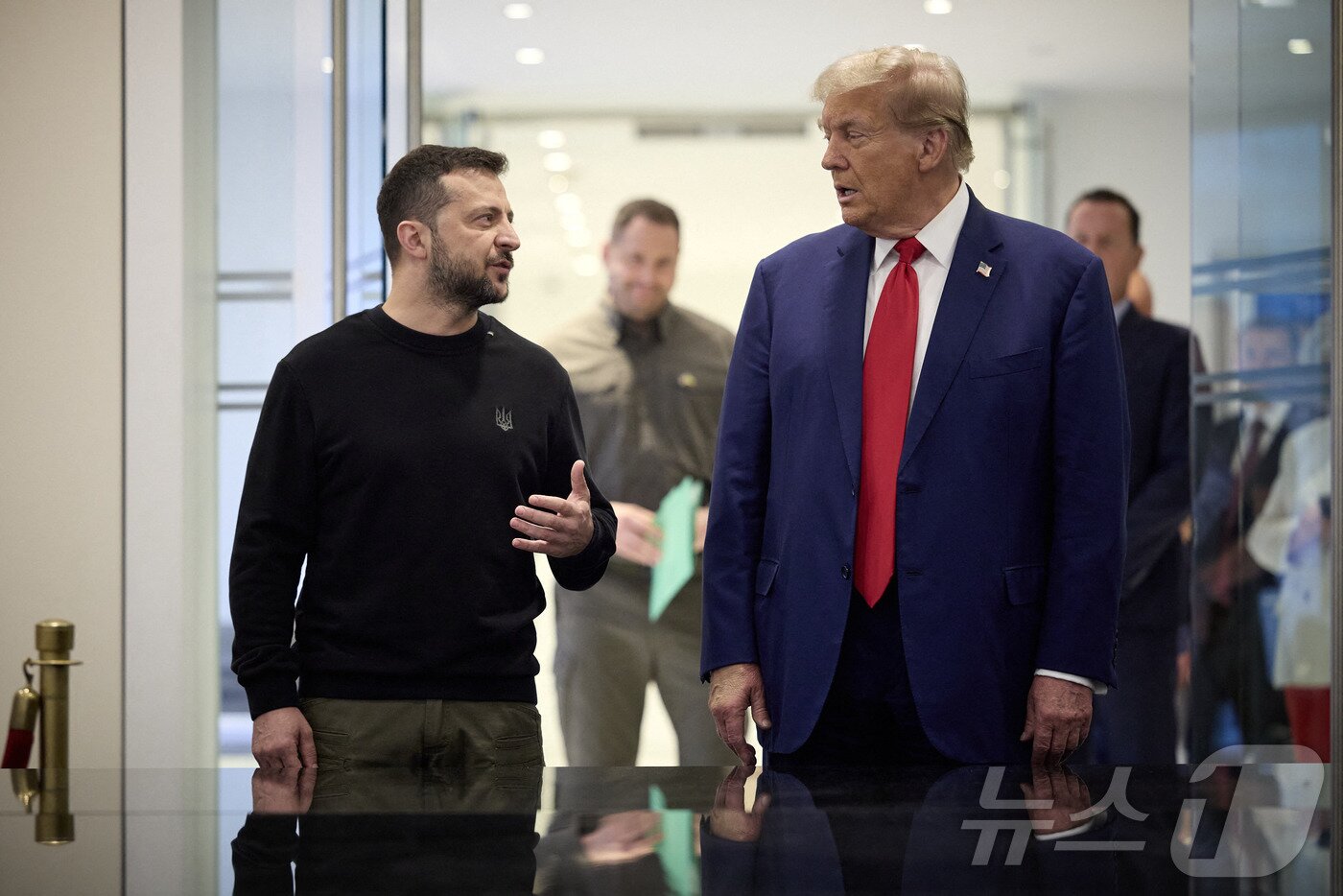 본문 이미지 - 젤렌스키 대통령(왼쪽)과 트럼프 대통령. ⓒ AFP=뉴스1 ⓒ News1 이종덕 기자