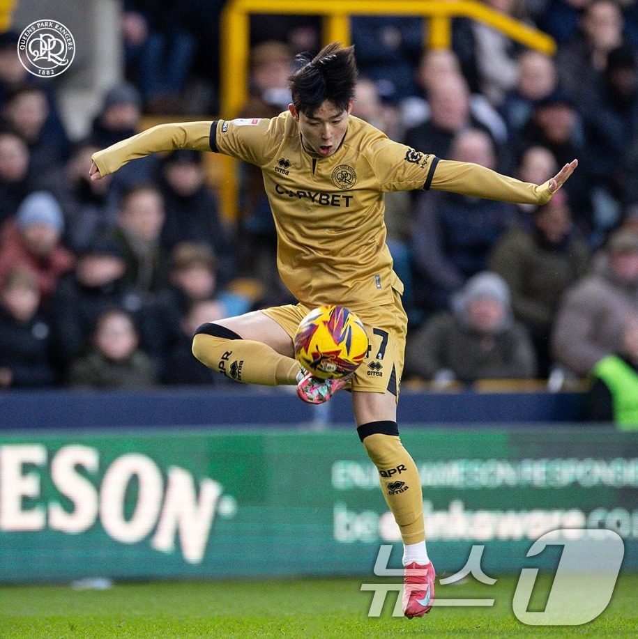 (서울=뉴스1) 김진환 기자 = 잉글랜드 풋볼챔피언십 퀸스파크레인저스(QPR)의 양민혁이 2일(한국시간) 영국 런던 더덴에서 열린 2024-25시즌 잉글랜드 챔피언십(2부리그) 3 …