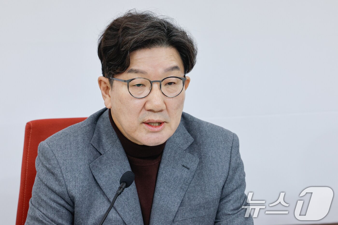 본문 이미지 - 권성동 국민의힘 원내대표가 2일 서울 여의도 국회에서 현안 관련 기자간담회를 하고 있다. 2025.2.2/뉴스1 ⓒ News1 안은나 기자