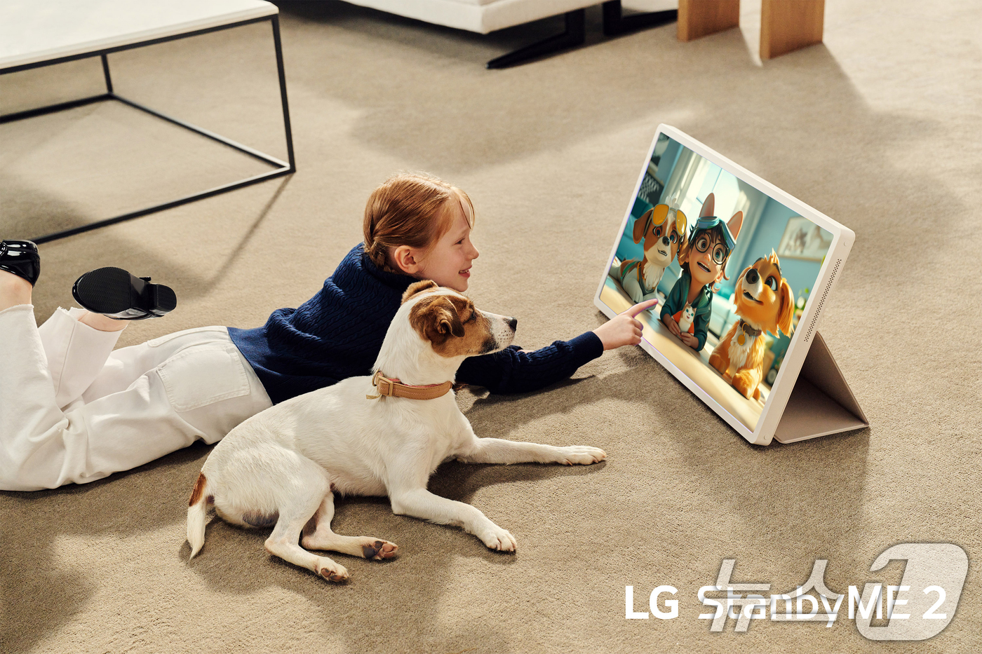 (서울=뉴스1) 김진환 기자 = LG전자가 화면부를 스탠드와 분리할 수 있어 자유롭게 사용할 수 있고 고해상도 디스플레이와 고용량 배터리 탑재로 선명하고 오래가는 'LG 스탠바이미 …