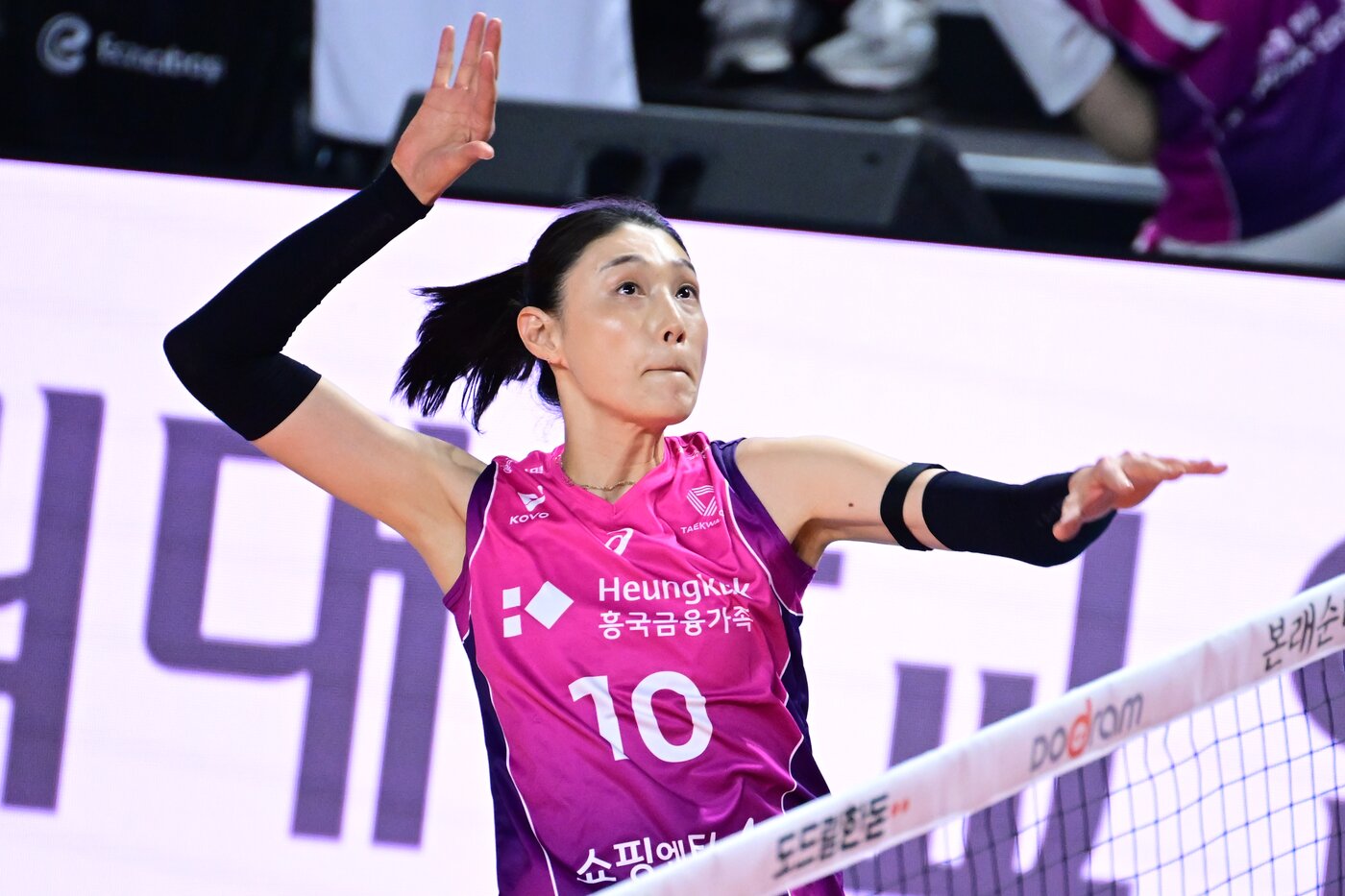 흥국생명, 김연경 활약으로 정관장에 5연승 달성