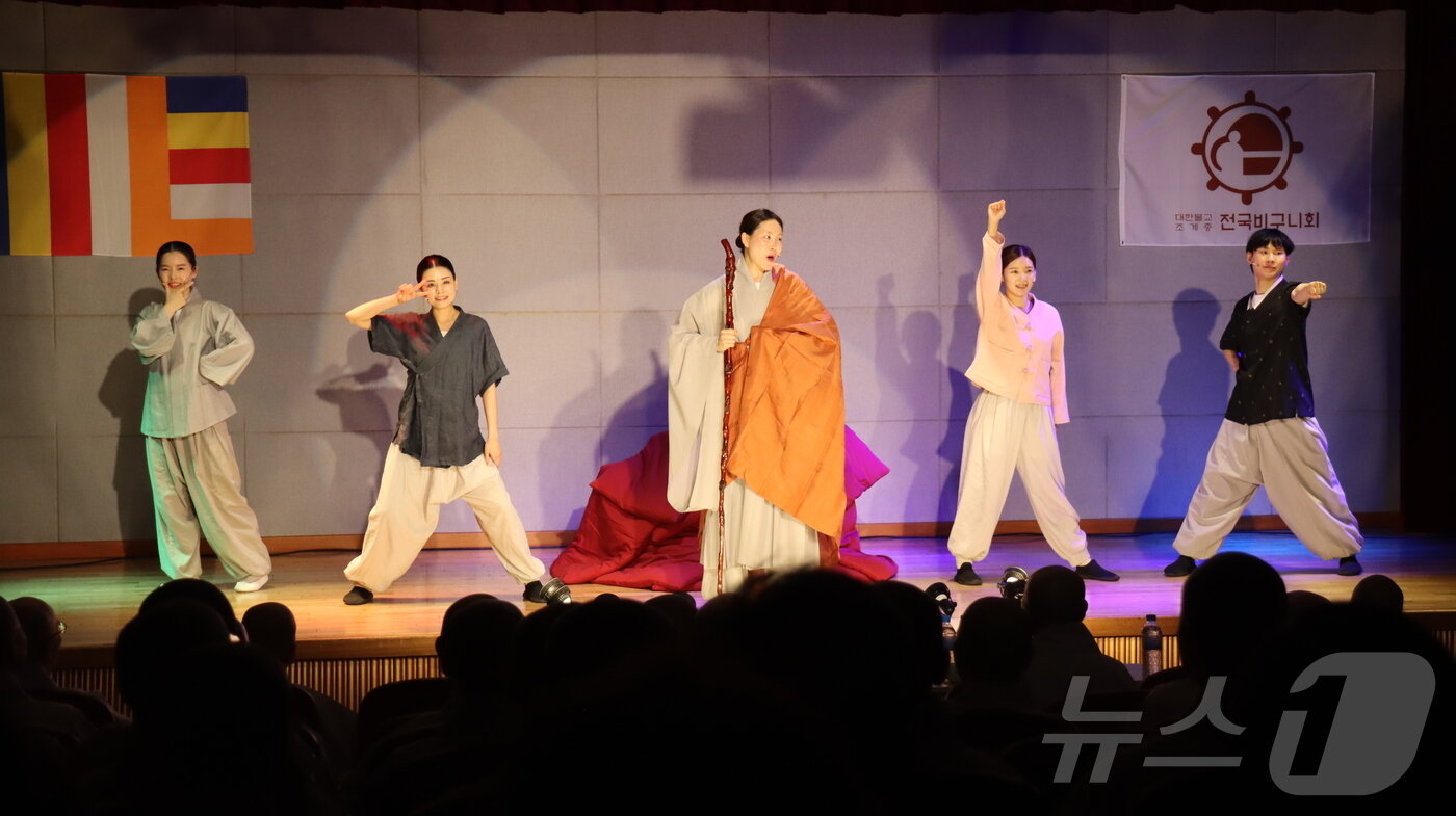 본문 이미지 - 다큐 뮤지컬 &#39;비·스·독&#39; 2024년 공연사진