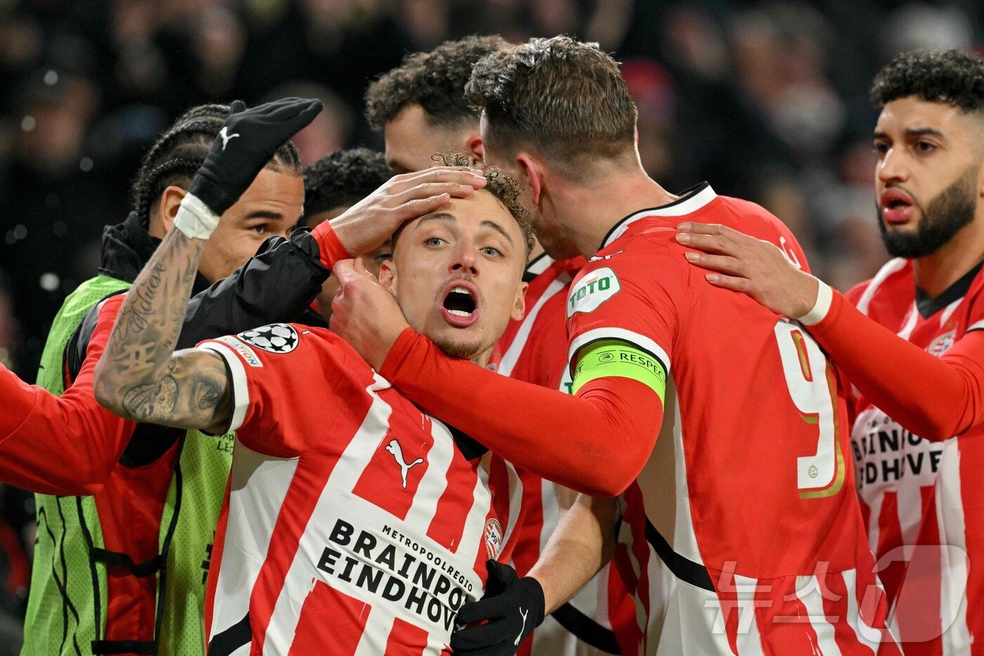 본문 이미지 - PSV 에인트호번은 유벤투스를 꺾고 16강에 올랐다. ⓒ AFP=뉴스1