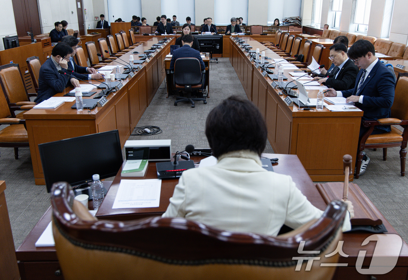 (서울=뉴스1) 이재명 기자 = 조은희 국회 행정안전위원회 제2소위원회 위원장이 20일 오전 서울 여의도 국회에서 열린 제422회(임시회) 행안위 제1차 법안심사 제2소위원회의에서 …