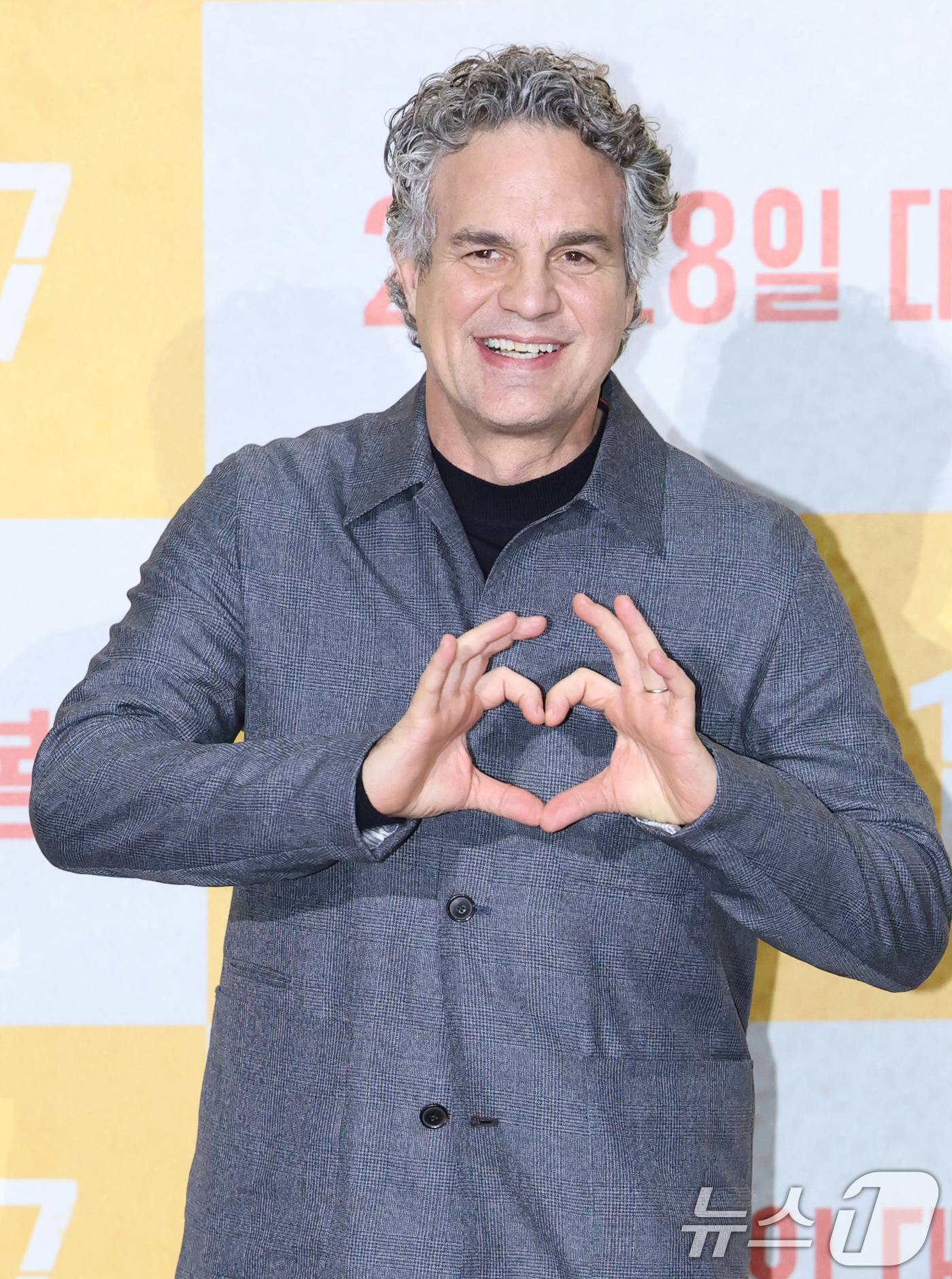 (서울=뉴스1) 권현진 기자 = 배우 마크 러팔로가 20일 서울 강남구 코엑스 메가박스에서 열린 영화 '미키17'(감독 봉준호) 내한 기자간담회에 참석해 포즈를 취하고 있다.'미키 …