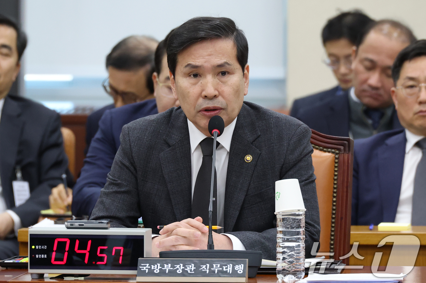 (서울=뉴스1) 이광호 기자 = 김선호 국방부장관 직무대행이 20일 오전 서울 여의도 국회에서 열린 국방위원회 전체회의에서 의원 질의에 답하고 있다.2025.2.20/뉴스1