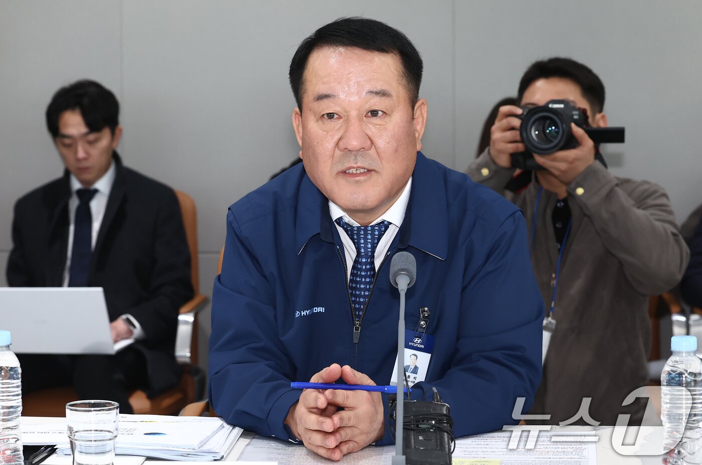 본문 이미지 - 이동석 현대자동차 사장이 20일 오전 충남 아산시 현대자동차 아산공장에서 열린 이재명 더불어민주당 대표와의 '자동차 산업 발전을 위한 현장간담회'에서 발언하고 있다. 2025.2.20/뉴스1 ⓒ News1 김민지 기자