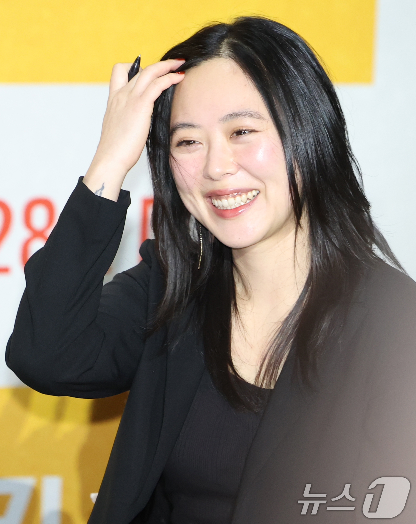 (서울=뉴스1) 권현진 기자 = 최성재(샤론 최) 통역사가 20일 서울 강남구 코엑스 메가박스에서 열린 영화 '미키17'(감독 봉준호) 내한 기자간담회에 참석해 미소를 짓고 있다. …