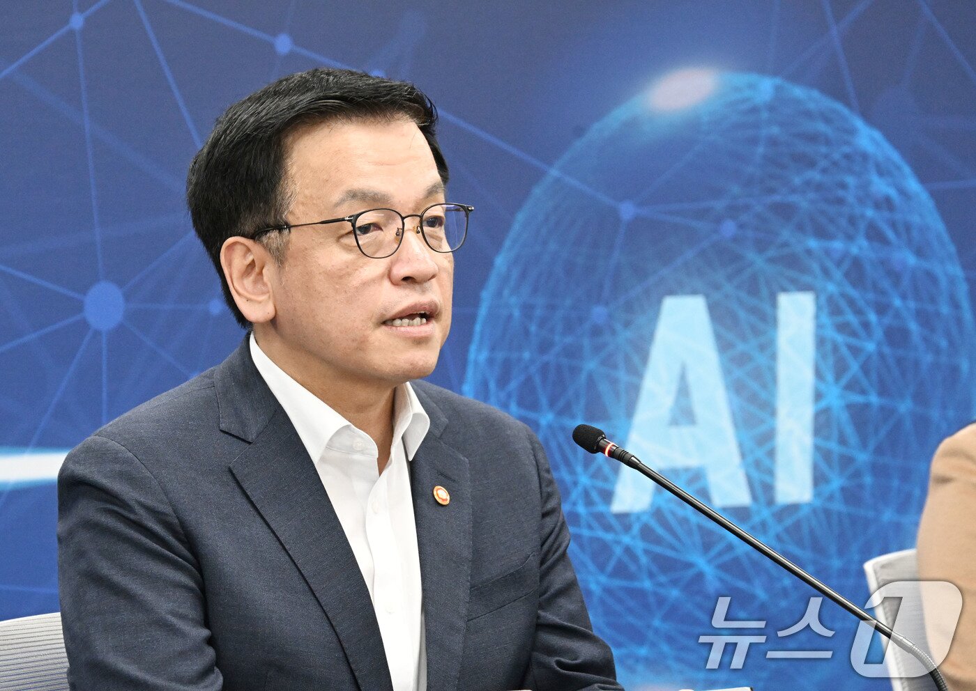 본문 이미지 - 최상목 대통령 권한대행 부총리 겸 기획재정부 장관이 20일 서울 중구 서울스퀘어에서 열린 &#39;제3차 국가인공지능위원회&#39;에서 모두발언을 하고 있다. &#40;기획재정부 제공. 재판매 및 DB 금지&#41; 2025.2.20/뉴스1