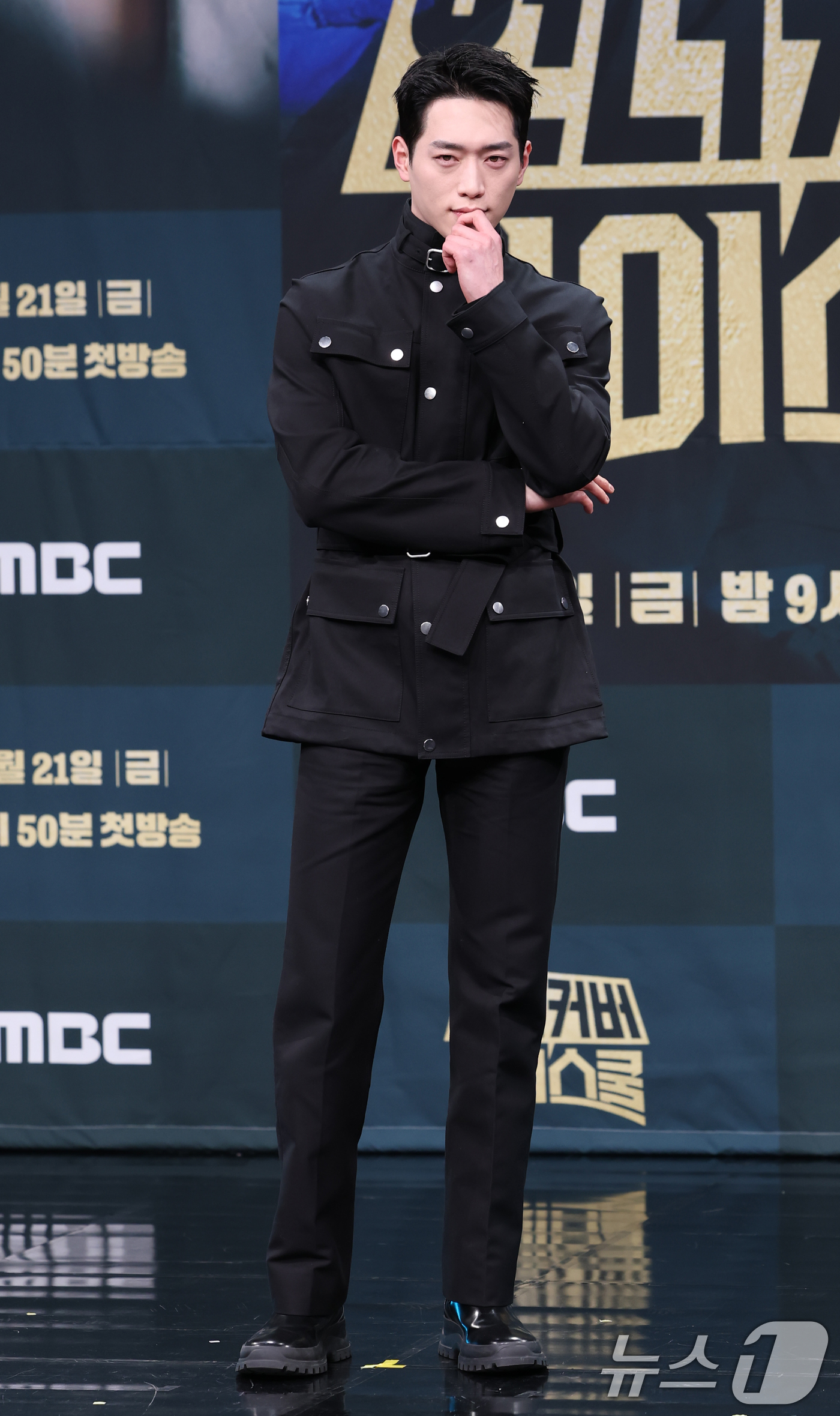 (서울=뉴스1) 권현진 기자 = 배우 서강준이 20일 오후 서울 마포구 상암 MBC에서 열린 MBC 금토드라마 '언더커버 하이스쿨' 제작발표회에 참석해 포즈를 취하고 있다. '언더 …