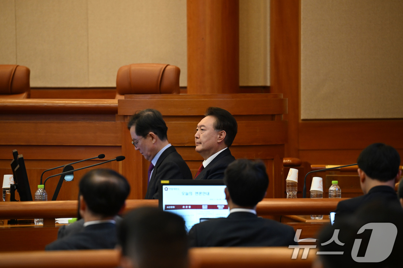 (서울=뉴스1) 사진공동취재단 = 윤석열 대통령이 20일 오후 서울 종로구 헌법재판소에서 열린 탄핵심판 10차 변론에 출석해 있다. 이날 윤 대통령은 8분 만에 퇴정했다. 2025 …