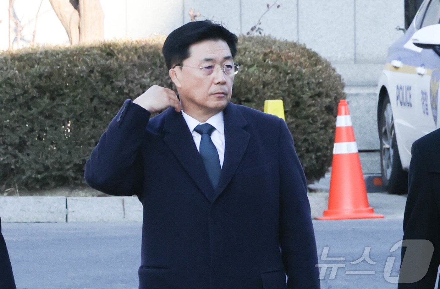 본문 이미지 - 홍장원 전 국가정보원 제1차장이 20일 서울 종로구 헌법재판소에서 열린 윤석열 대통령 탄핵심판 10차 변론에 증인으로 출석하고 있다. 2025.2.20/뉴스1 ⓒ News1 허경 기자