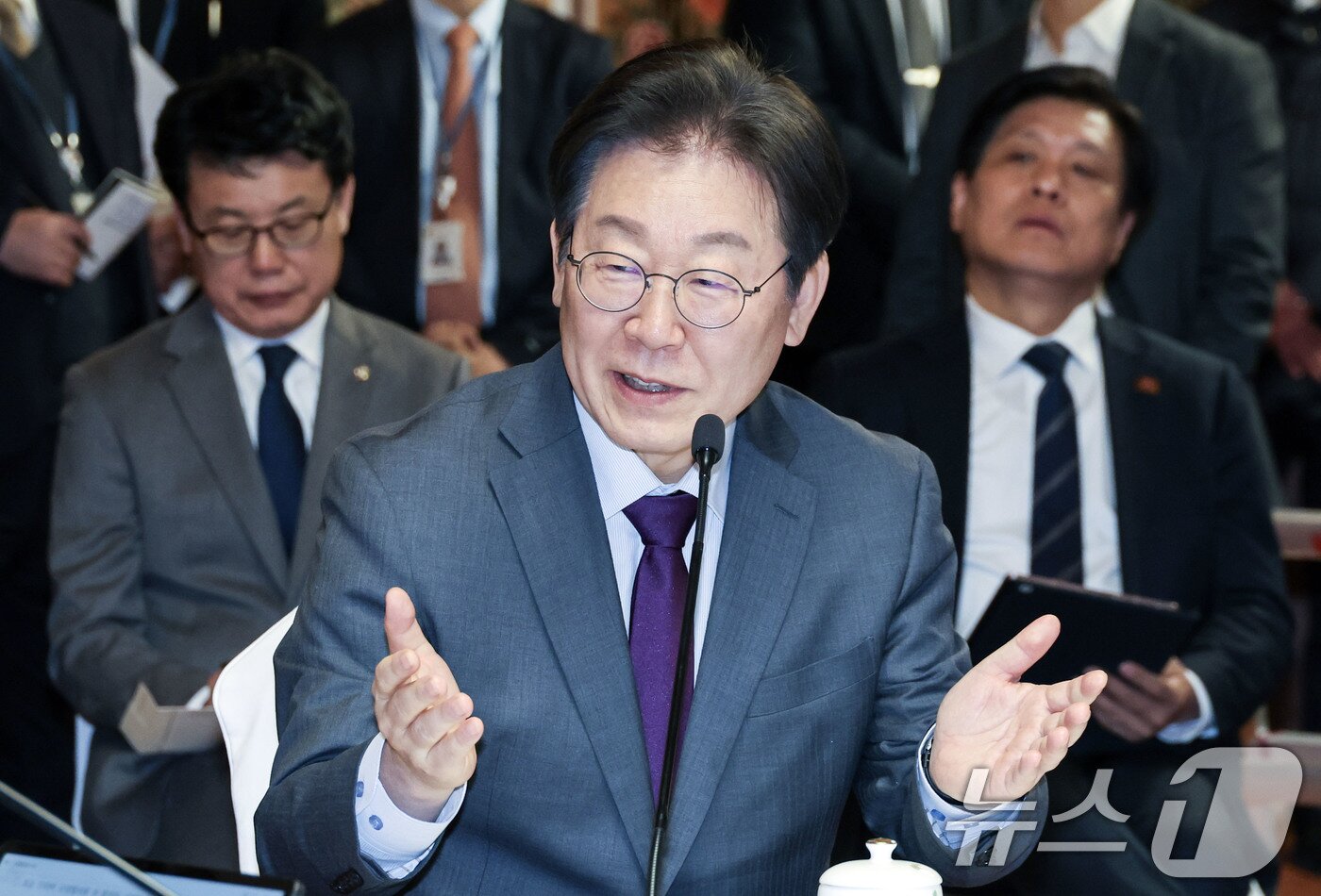 본문 이미지 - 이재명 더불어민주당 대표가 20일 오후 국회 사랑재에서 열린 여야정 국정협의회 첫 회의에서 발언을 하고 있다. 2025.2.20/뉴스1 ⓒ News1 국회사진취재단