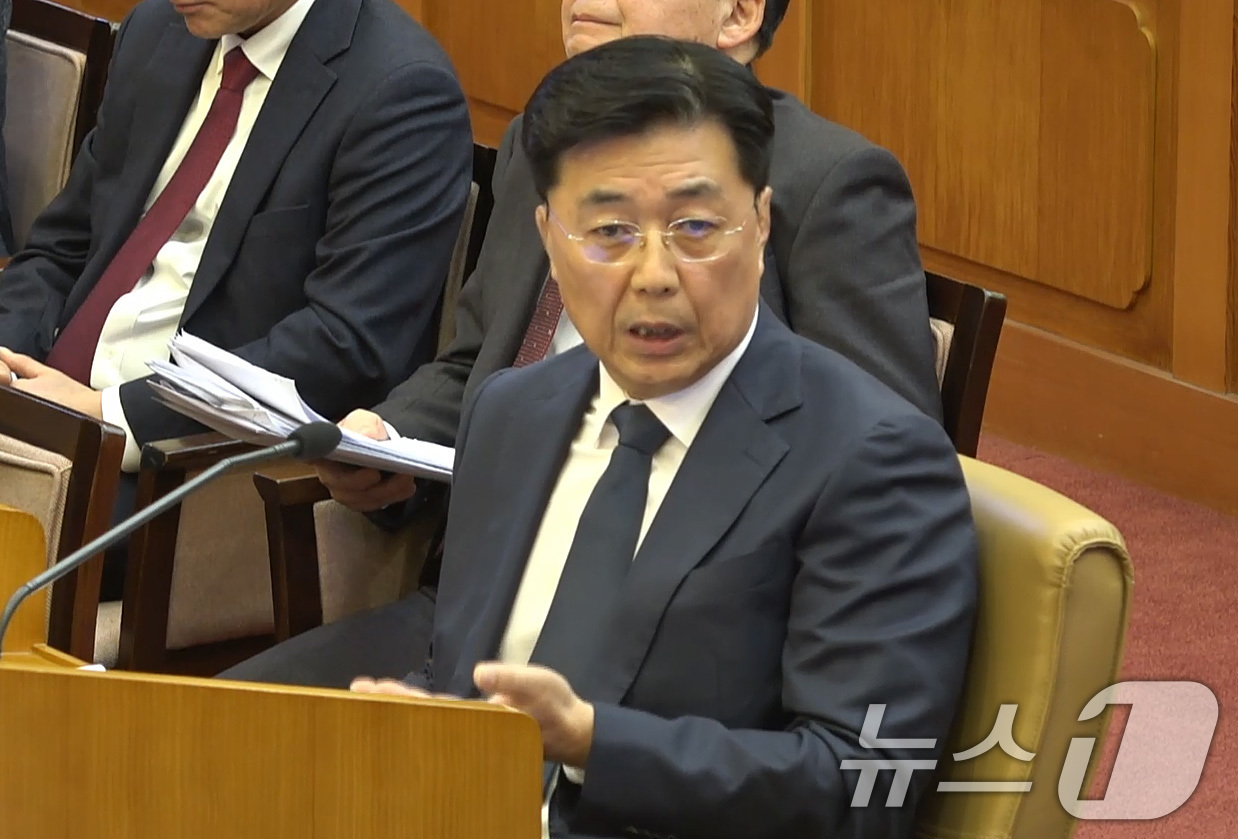 (서울=뉴스1) = 홍장원 전 국가정보원 제1차장이 20일 서울 종로구 헌법재판소 대심판정에서 열린 윤석열 대통령 탄핵심판 10차 변론에서 증인으로 출석해 발언하고 있다. (헌법재 …