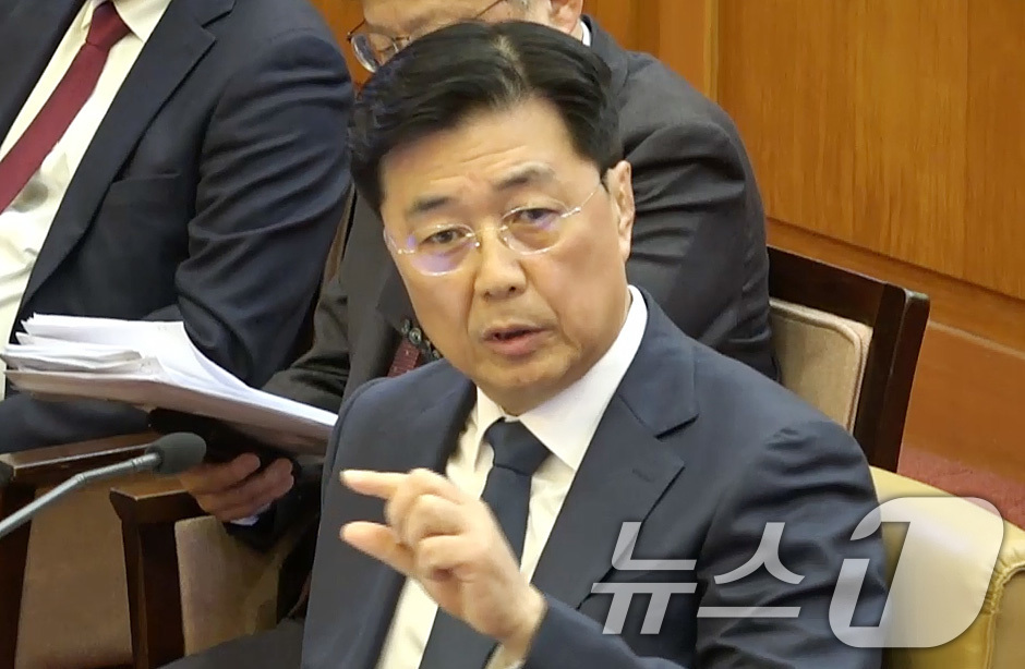 (서울=뉴스1) = 홍장원 전 국가정보원 제1차장이 20일 서울 종로구 헌법재판소 대심판정에서 열린 윤석열 대통령 탄핵심판 10차 변론에서 증인으로 출석해 발언하고 있다. (헌법재 …