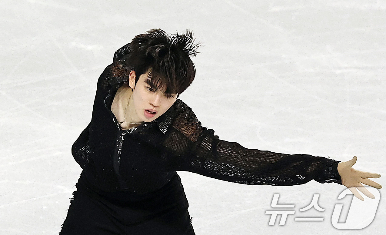 (서울=뉴스1) 김진환 기자 = 피겨 차준환이 20일 오후 서울 양천구 목동 아이스링크에서 열린 2025 ISU 사대륙 피겨스케이팅 선수권대회 남자 싱글 쇼트 프로그램에서 멋진 연 …