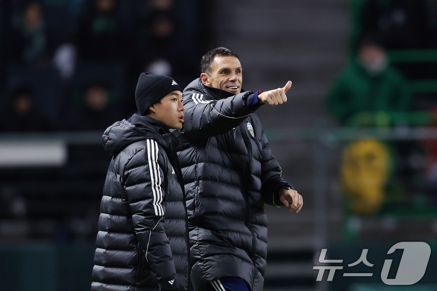 (서울=뉴스1) = 전북 현대 거스 포옛 감독이 20일 전북 전주월드컵경기장에서 열린 2024-25 아시아축구연맹 챔피언스리그2 16강 2차전 전북현대와 포트FC와의 경기에서 박재 …