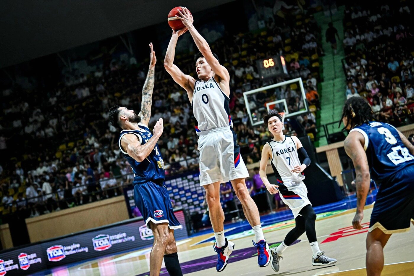 본문 이미지 - 남자 농구대표팀이 20일 열린 태국과 2025 FIBA 아시아컵 예선 A조 5차전에서 91-90으로 이기며 본선 진출을 확정했다. (FIBA 제공)