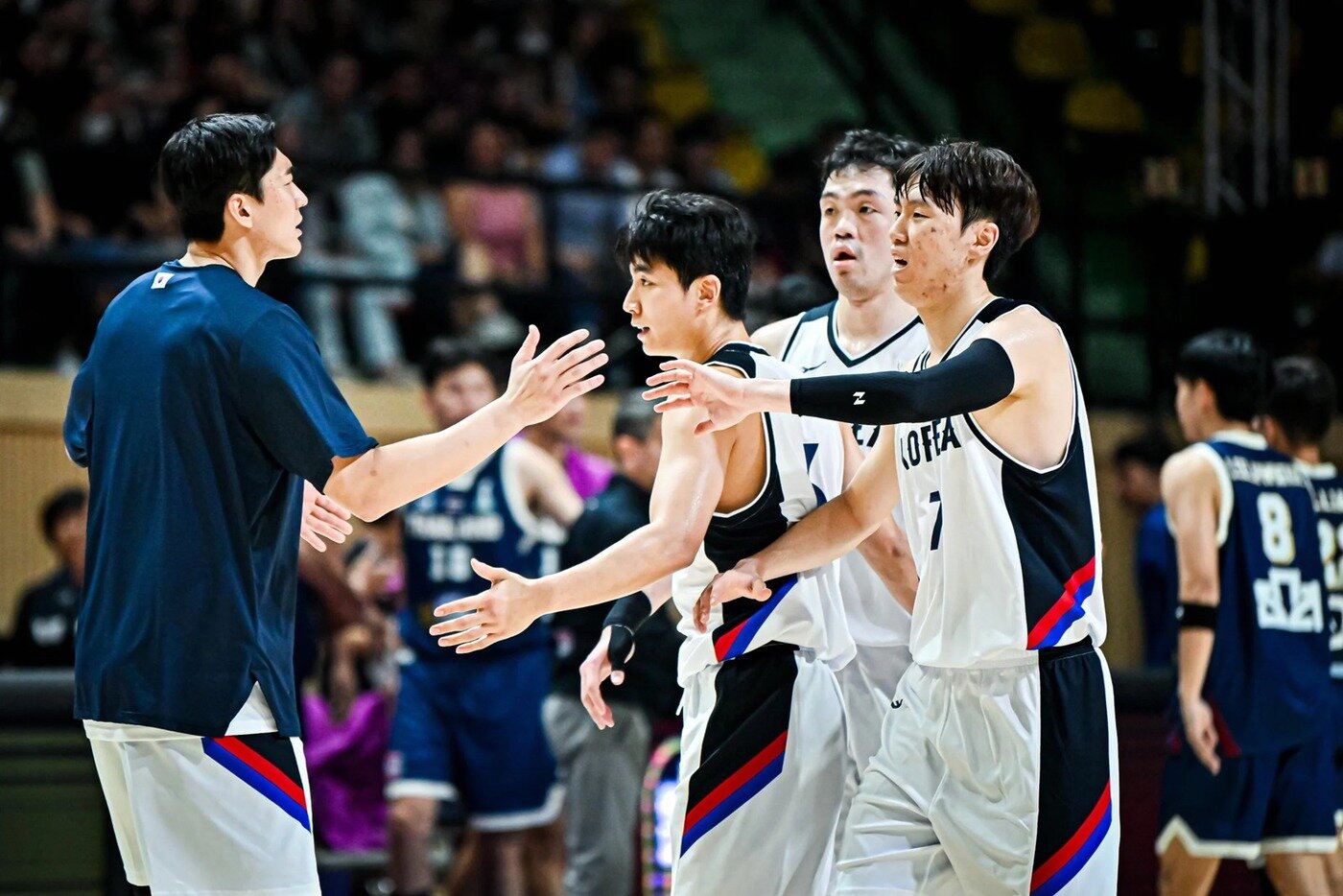 본문 이미지 - 남자 농구대표팀이 20일 열린 태국과 2025 FIBA 아시아컵 예선 A조 5차전에서 91-90으로 이기며 본선 진출을 확정했다. (FIBA 제공)