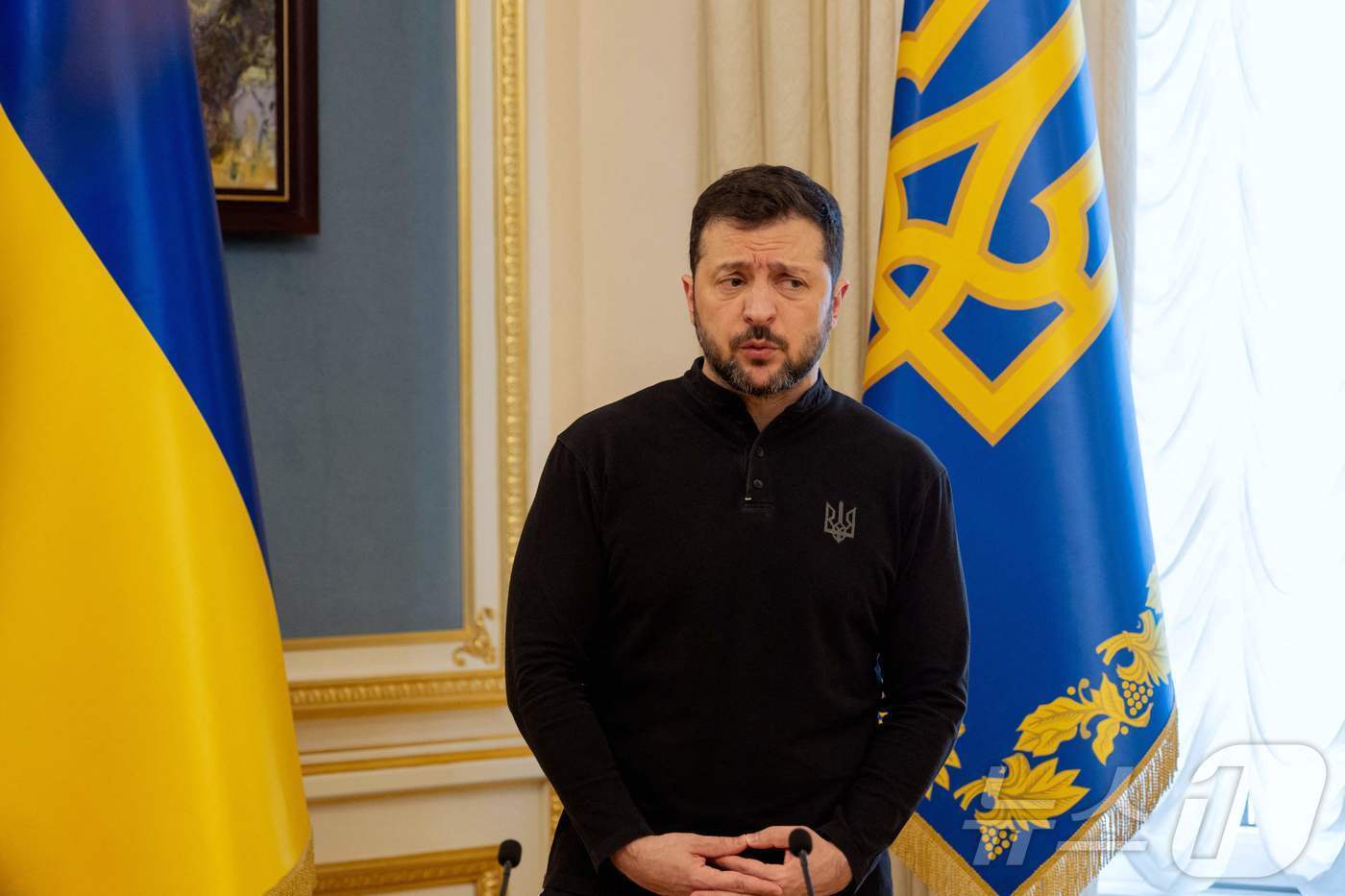 본문 이미지 - 볼로디미르 젤렌스키 우크라이나 대통령이 19일(현지시간) 키이우에서 기자회견을 갖고 "도널드 트럼프 미국 대통령은 허위 정보의 공간에 살고 있다＂고 말하고 있다. 2025.02.21 ⓒ AFP=뉴스1 ⓒ News1 우동명 기자