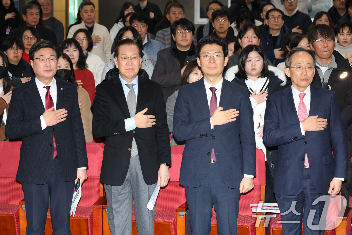(서울=뉴스1) 이광호 기자 = 권영세 국민의힘 비상대책위원장이 21일 오전 서울 여의도 국회 의원회관에서 조정훈 의원 주최로 열린 대안교육기관 발전을 위한 토론회에 참석해 국민의 …