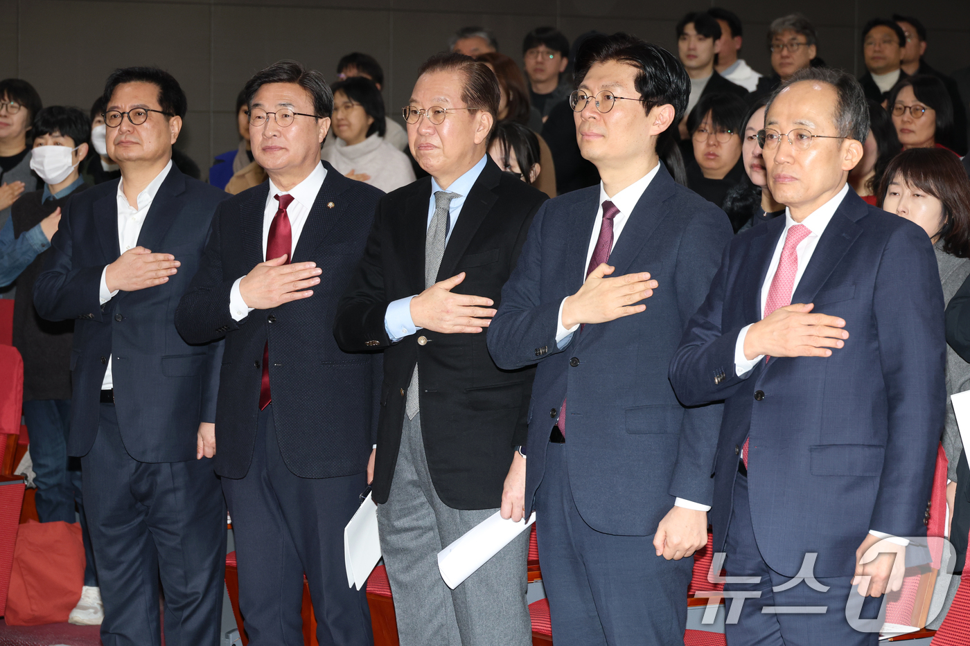 (서울=뉴스1) 이광호 기자 = 권영세 국민의힘 비상대책위원장이 21일 오전 서울 여의도 국회 의원회관에서 조정훈 의원 주최로 열린 대안교육기관 발전을 위한 토론회에 참석해 국민의 …