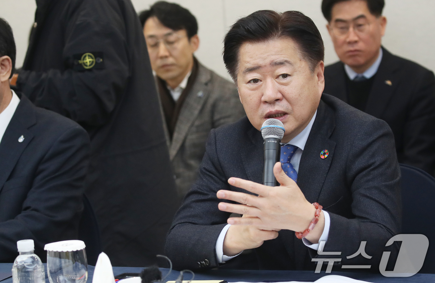 (서귀포=뉴스1) 오현지 기자 = 오영훈 제주도지사가 21일 오전 제주국제컨벤션센터에서 열린 2025 APEC 교육장관회의 계기 글로벌 교육협력을 위한 제주간담회에서 환영사를 하고 …