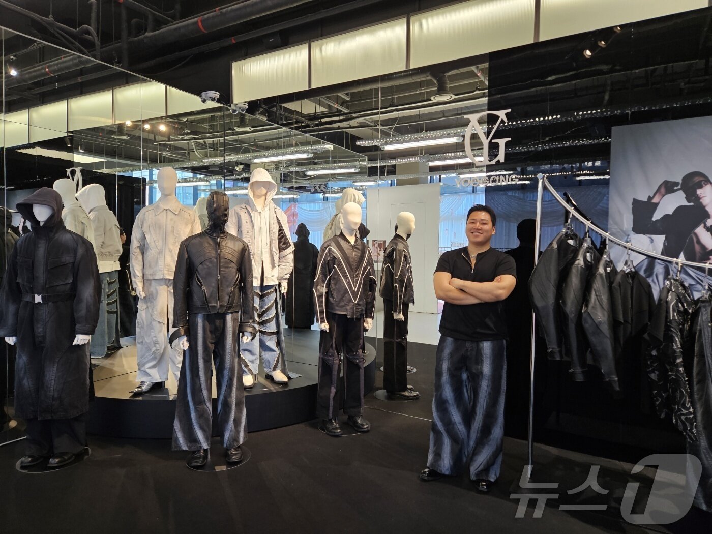 본문 이미지 - 무신사가 21일 서울 성수동 소재 무신사 테라스 성수에서 '무신사 MNFS 우수 장학생 브랜드 팝업 스토어'를 열었다. 유강현 유강 대표.ⓒ 뉴스1/김진희 기자.