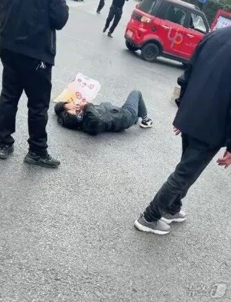 본문 이미지 - 교통사고 현장 - 웨이보 갈무리